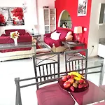 Paraiso Del Mar- Privada Con Piscina Propia Y Vista Al Mar Cerca De La Playa Будинок відпочинку Фуенхірола