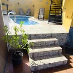 Будинок відпочинку Paraiso Del Mar- Privada Con Piscina Propia Y Vista Al Mar Cerca De La Playa Фуенхірола