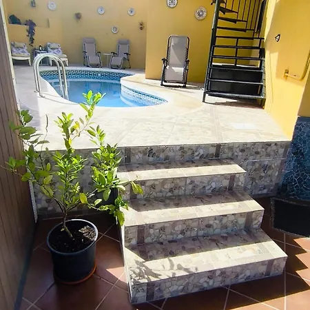 Дом отдыха Paraiso Del Mar- Privada Con Piscina Propia Y Vista Al Mar Cerca De La Playa Фуэнхирола